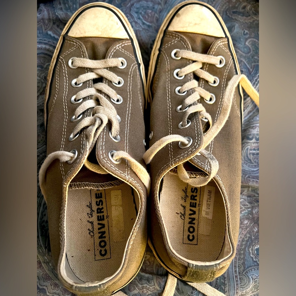 CONVERSE VINTAGE SNEAKERS SZ 7

Chuck Taylor Made in Vietnam
